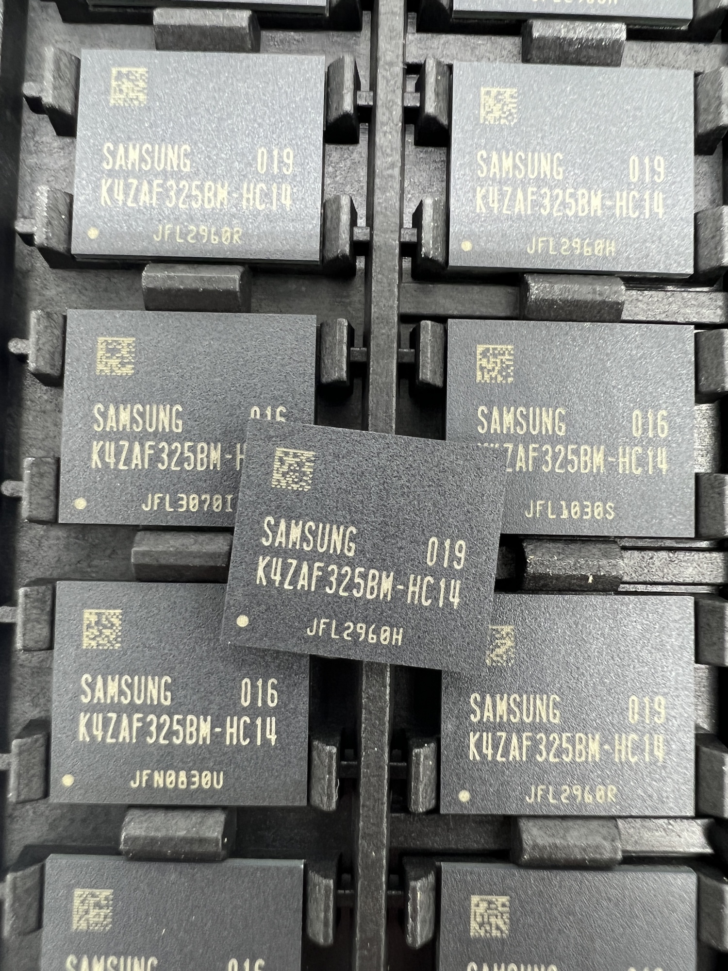 Микросхема K4ZAF325BM-HC14