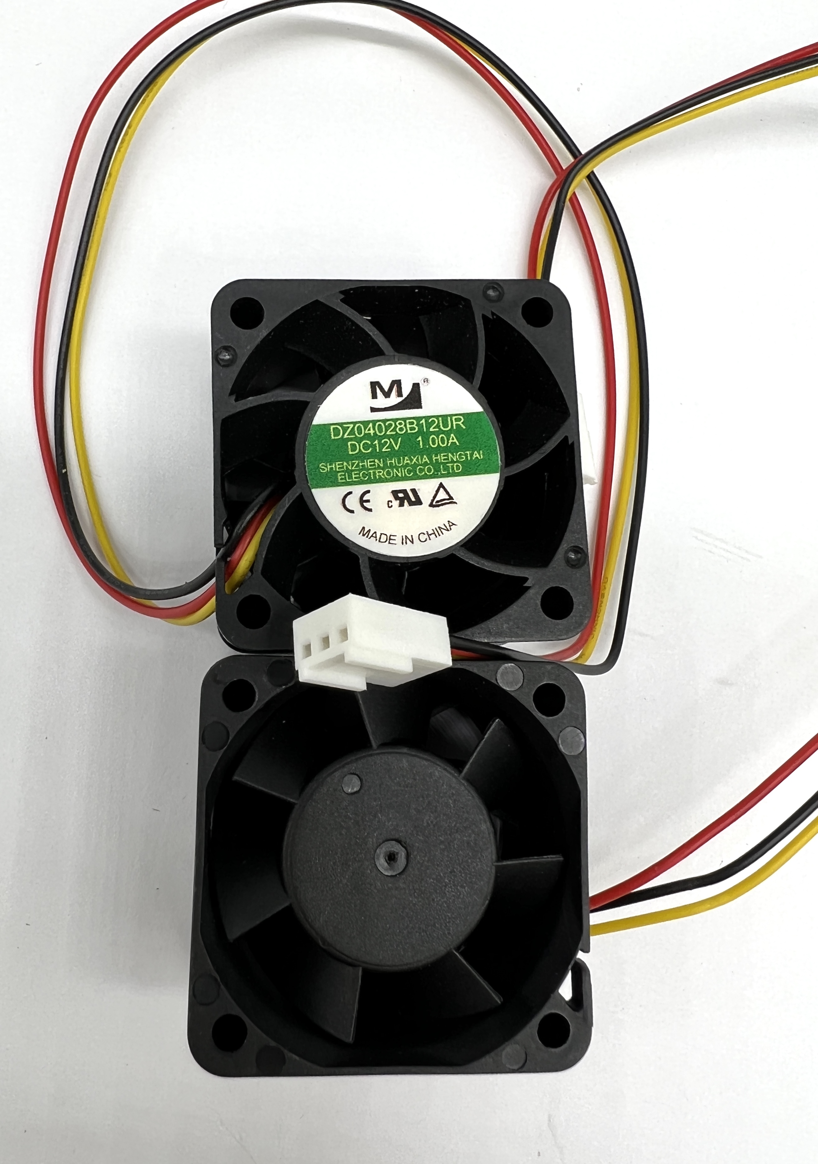 Кулер 40×40×28 мм, 18000 об., 12 В, 1,0 А, 3 pin, DZ04028B12UR
