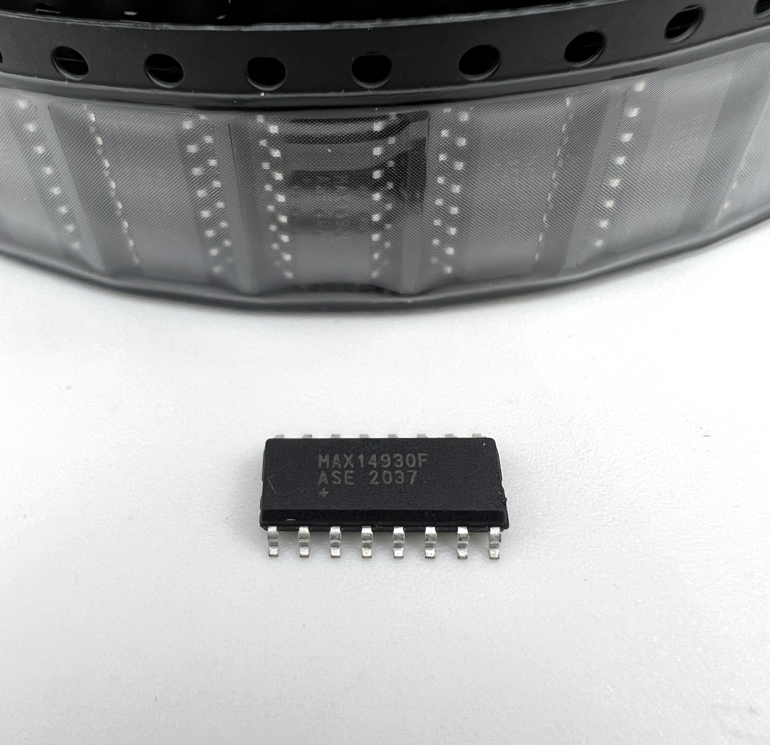 Микросхема MAX14930F (SOP-16)