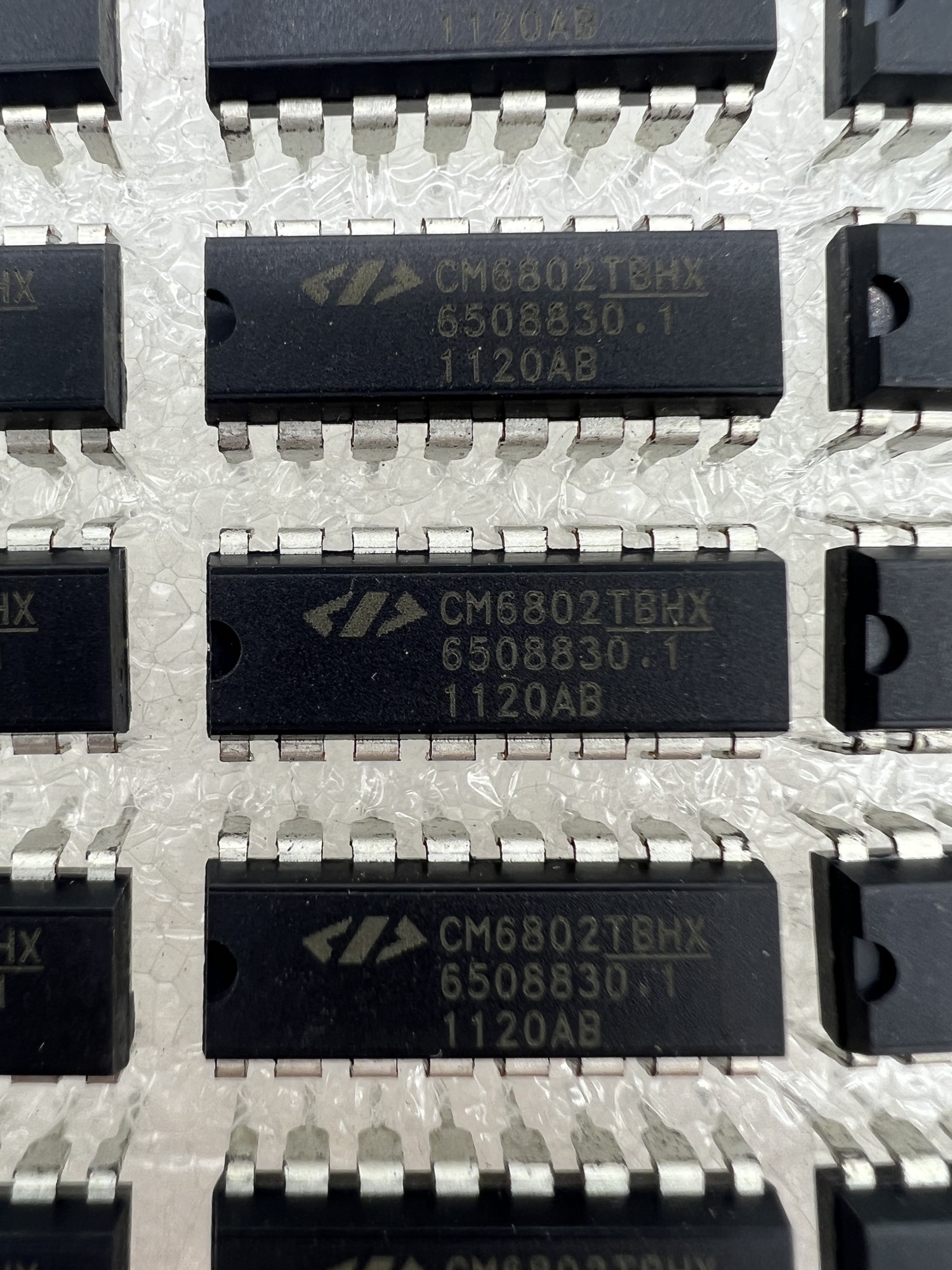 Микросхема CM6802TBHX (DIP-16)