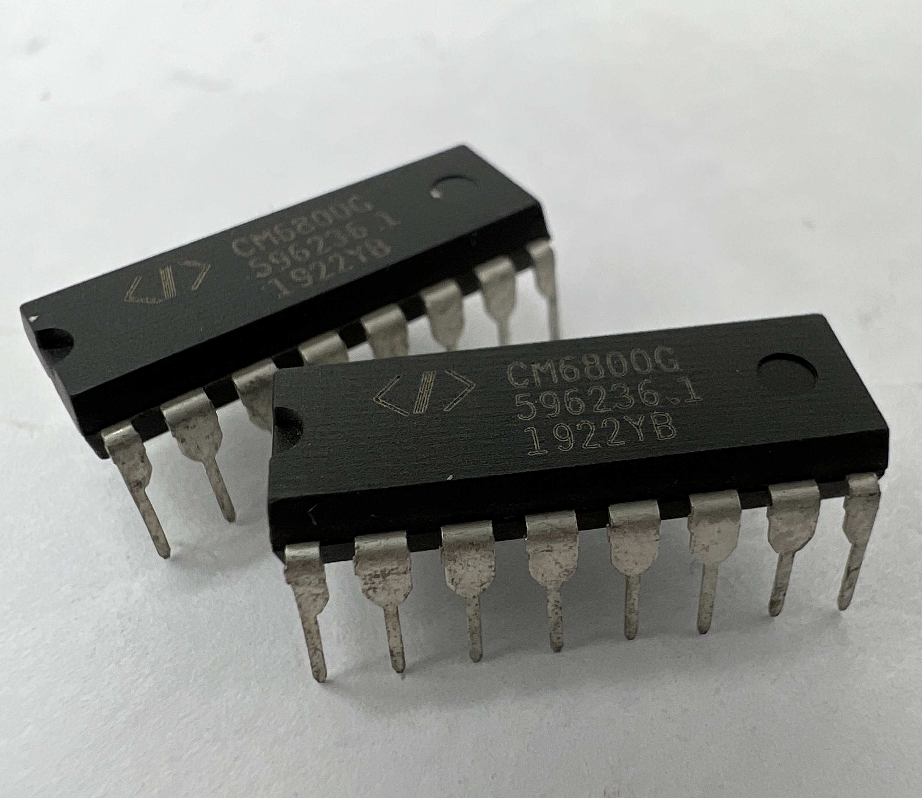 Микросхема CM6800GIP (DIP-16)