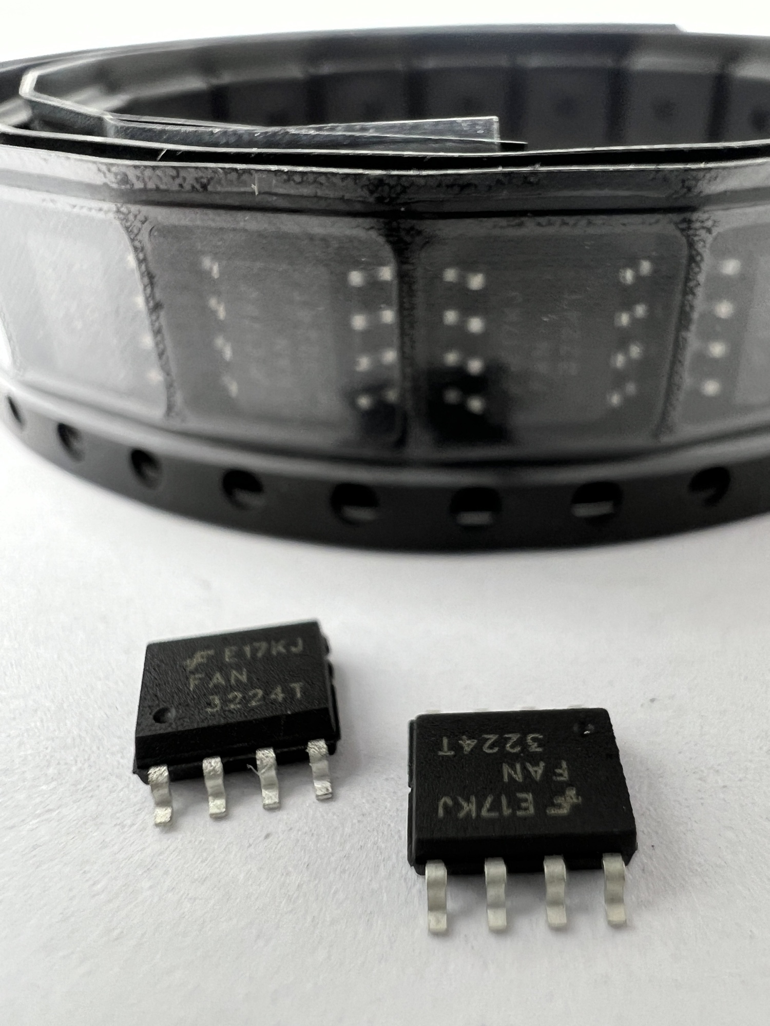 Микросхема FAN3224T (SOIC-8)