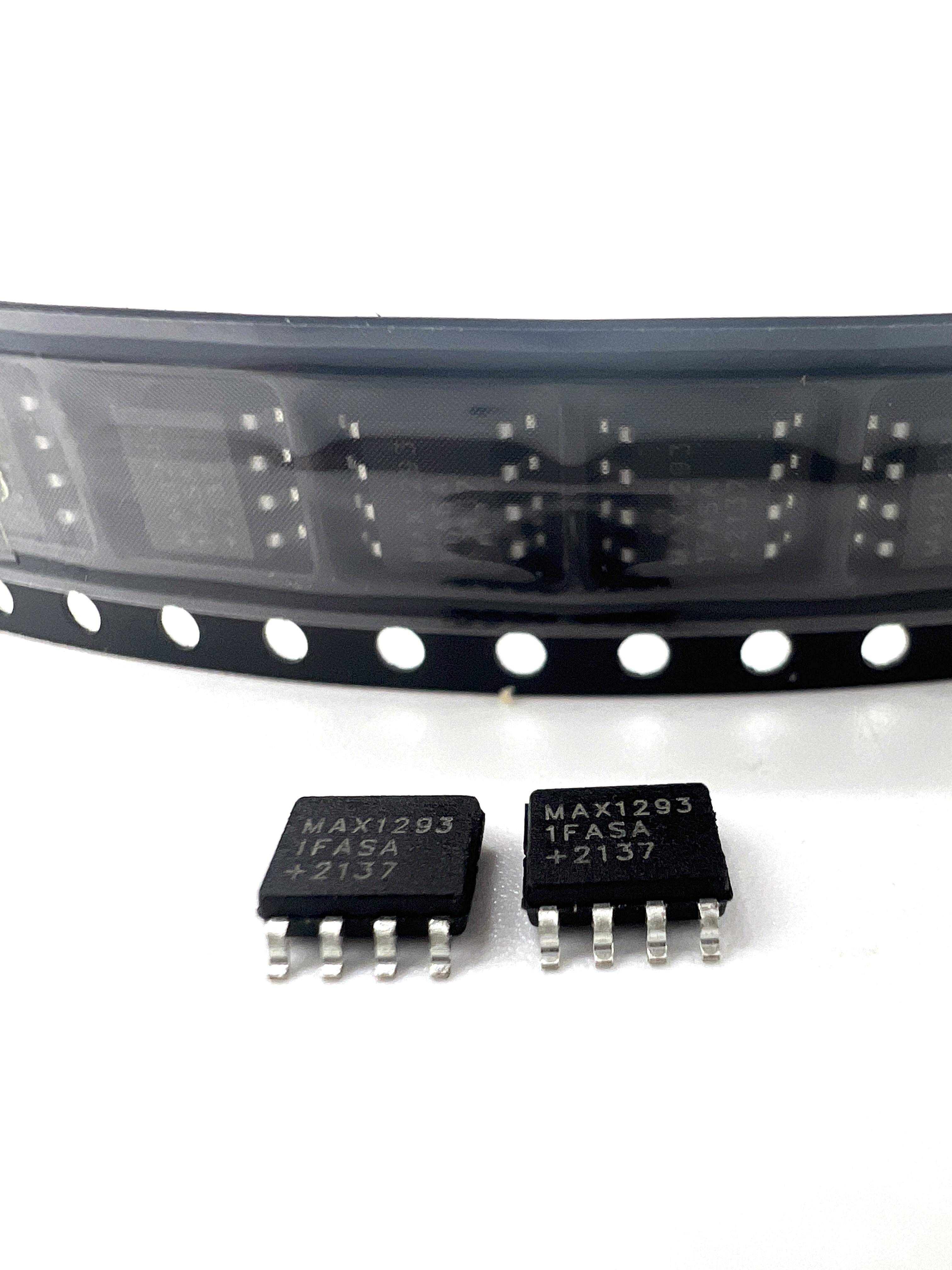 Микросхема MAX1293 (SOP-8)