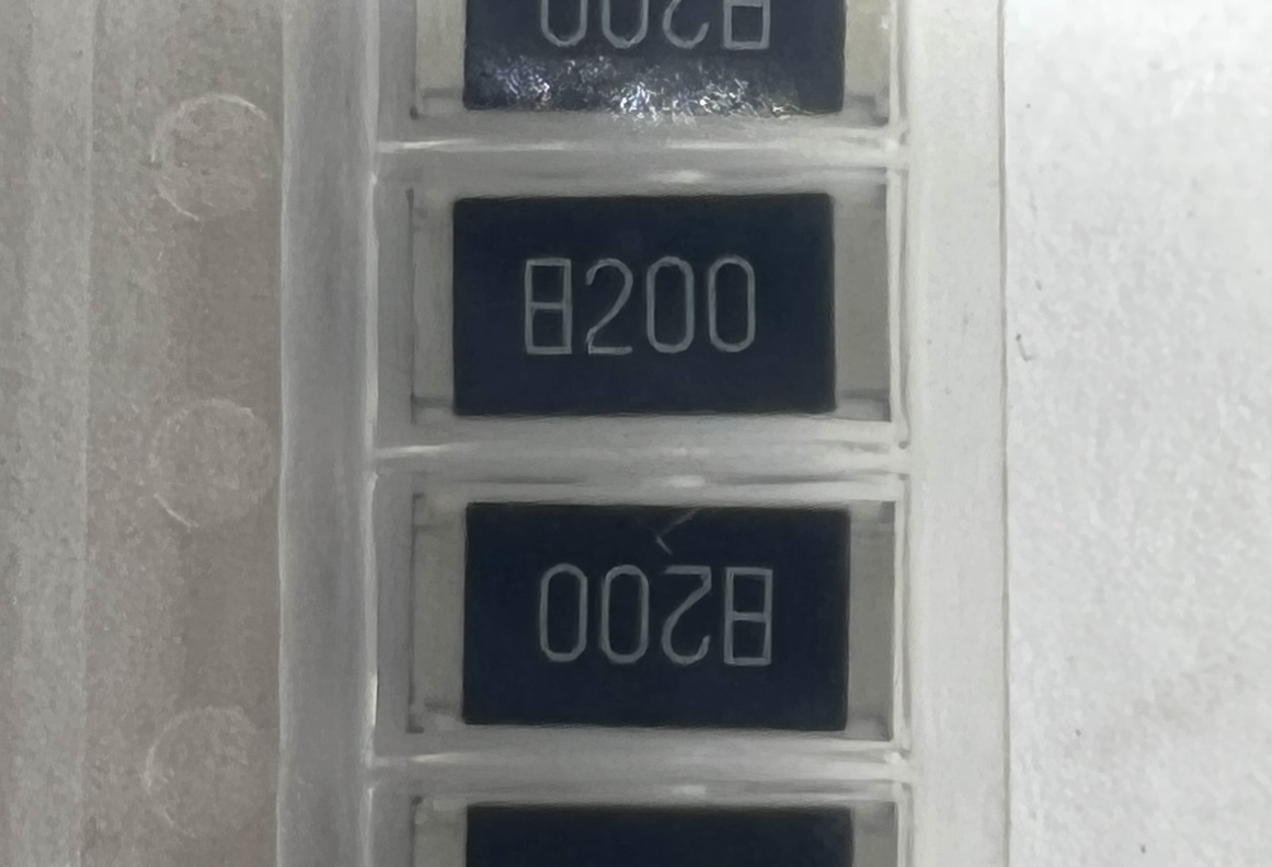 Резистор 820R SMD, корпус 2512 (1 Watt)