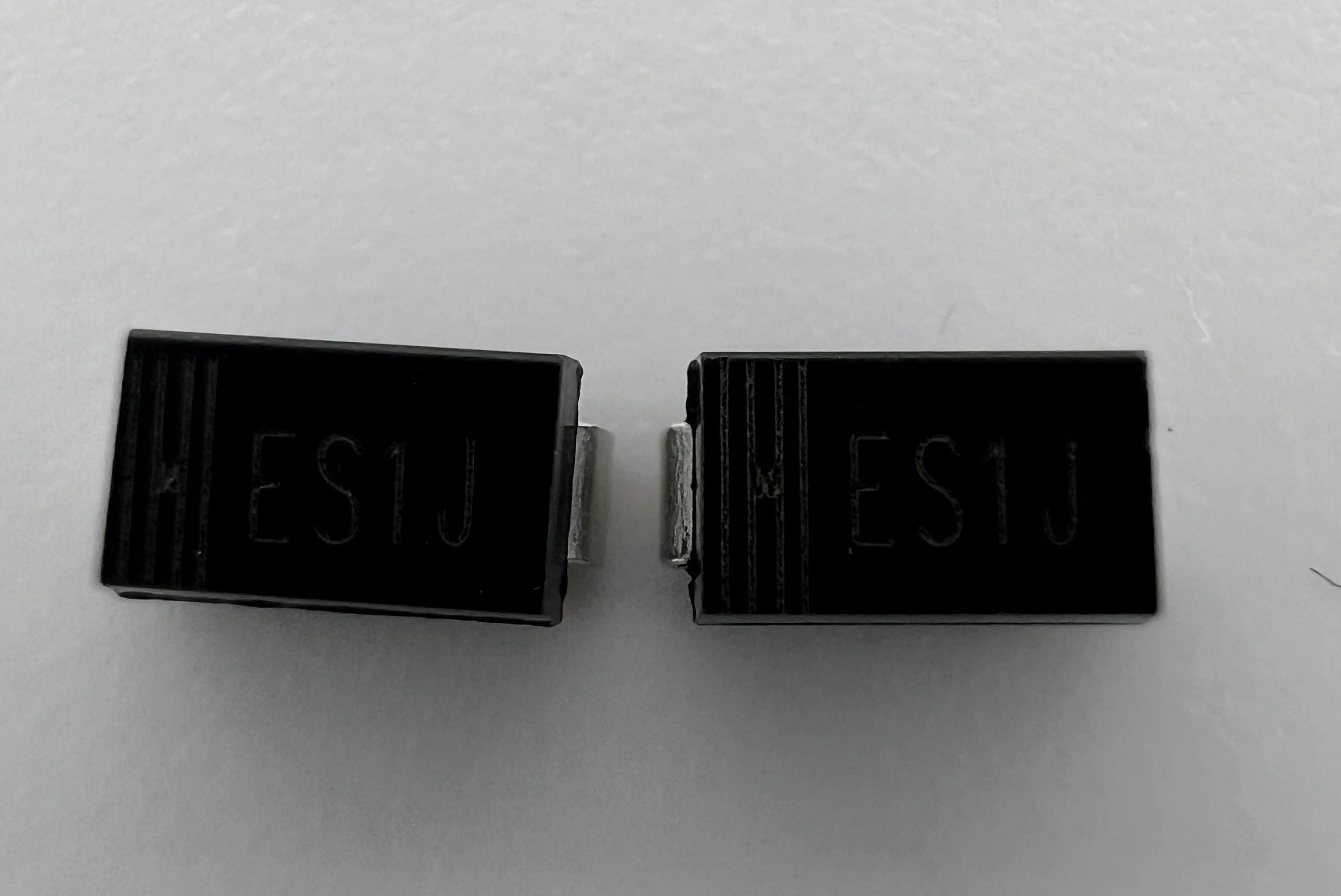 Диод SF18 (SMA) ES1J