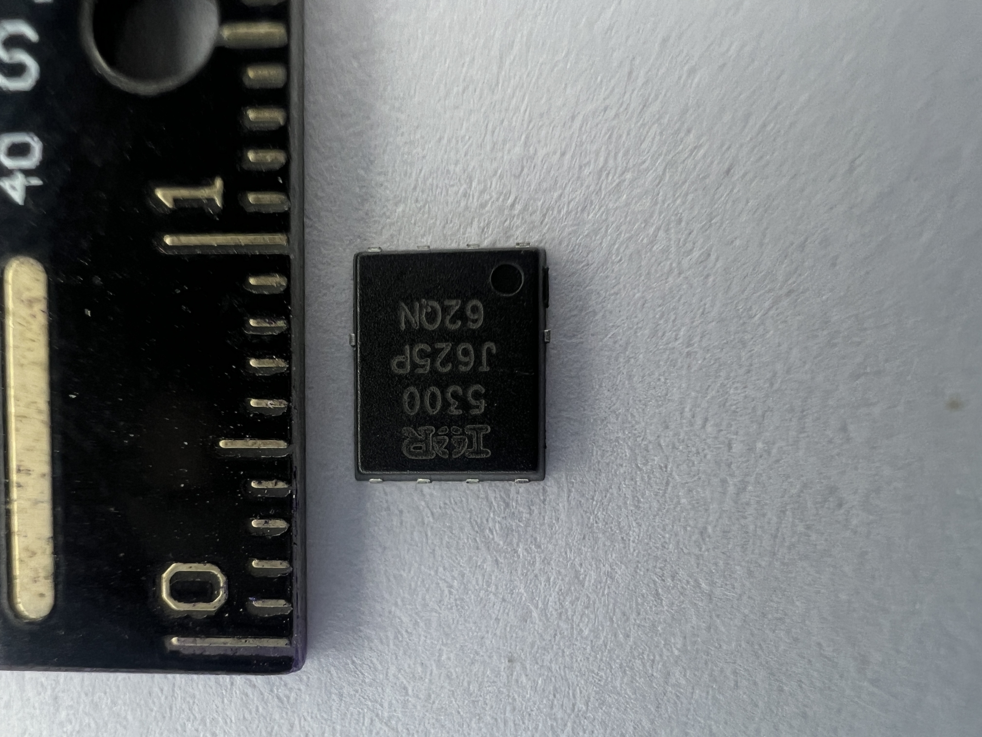 Транзистор IRFH5300TRPBF (QFN-8)