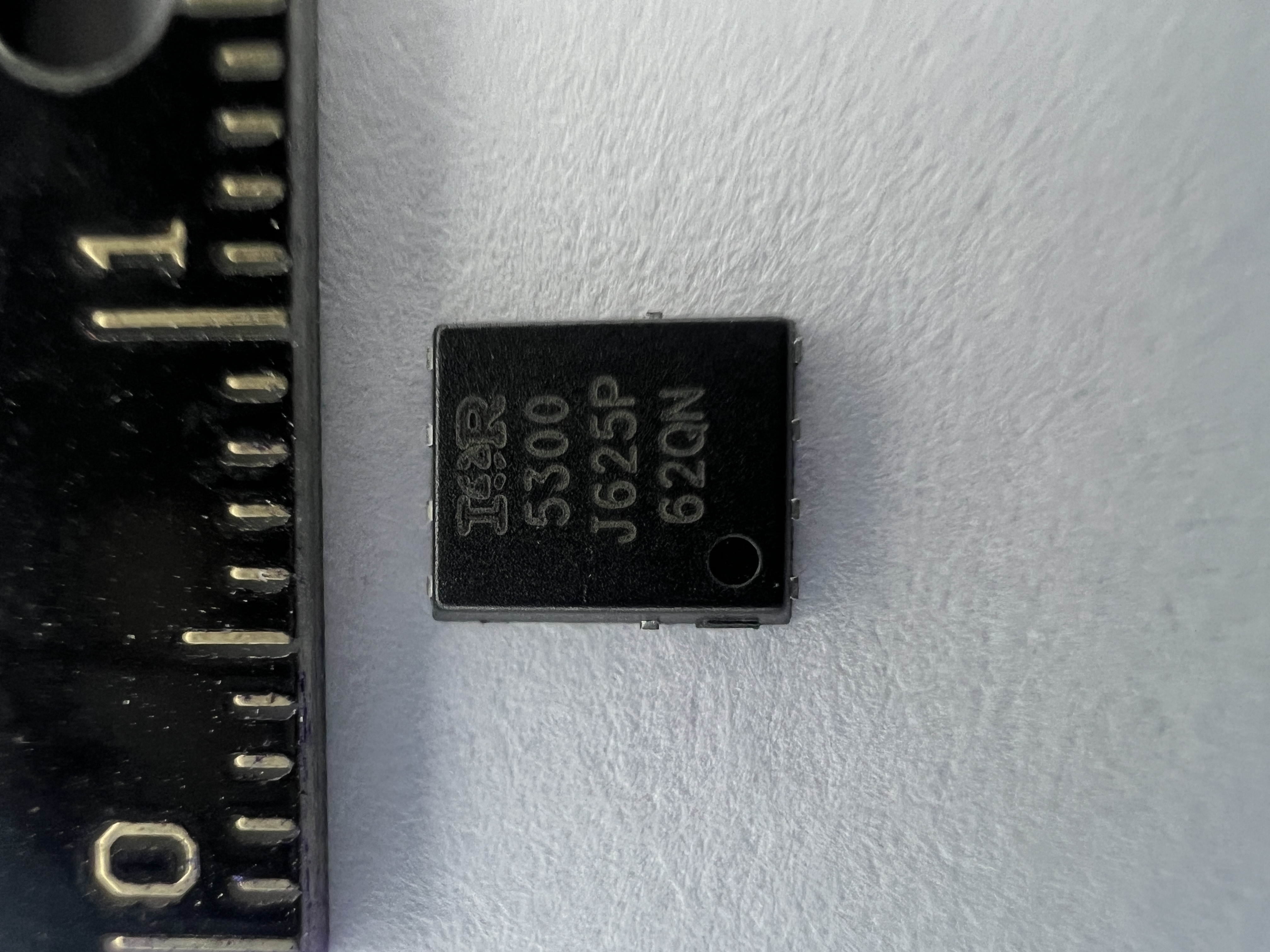 Транзистор IRFH5300TRPBF (QFN-8)