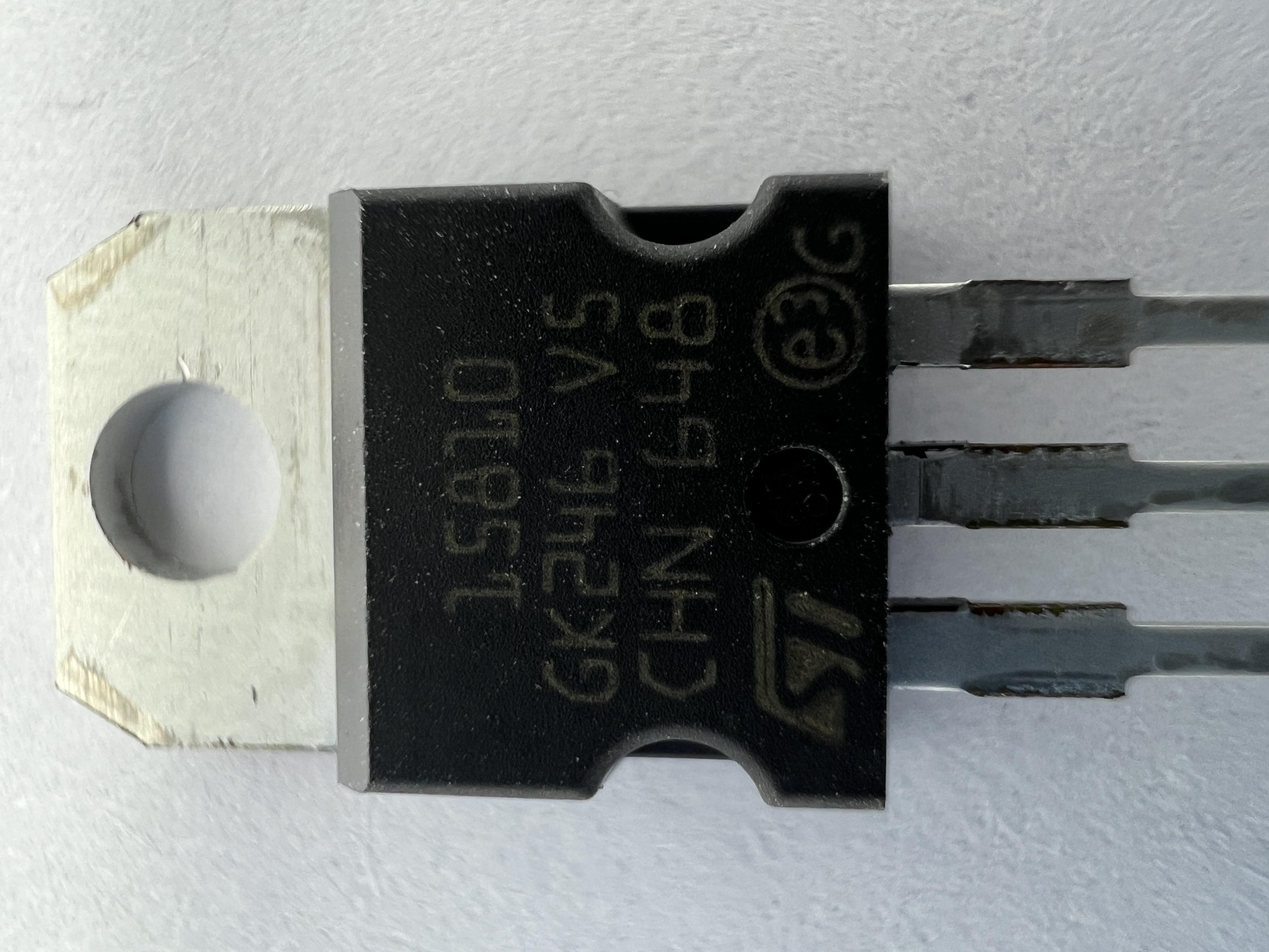 Транзистор STP15810 (TO-220)