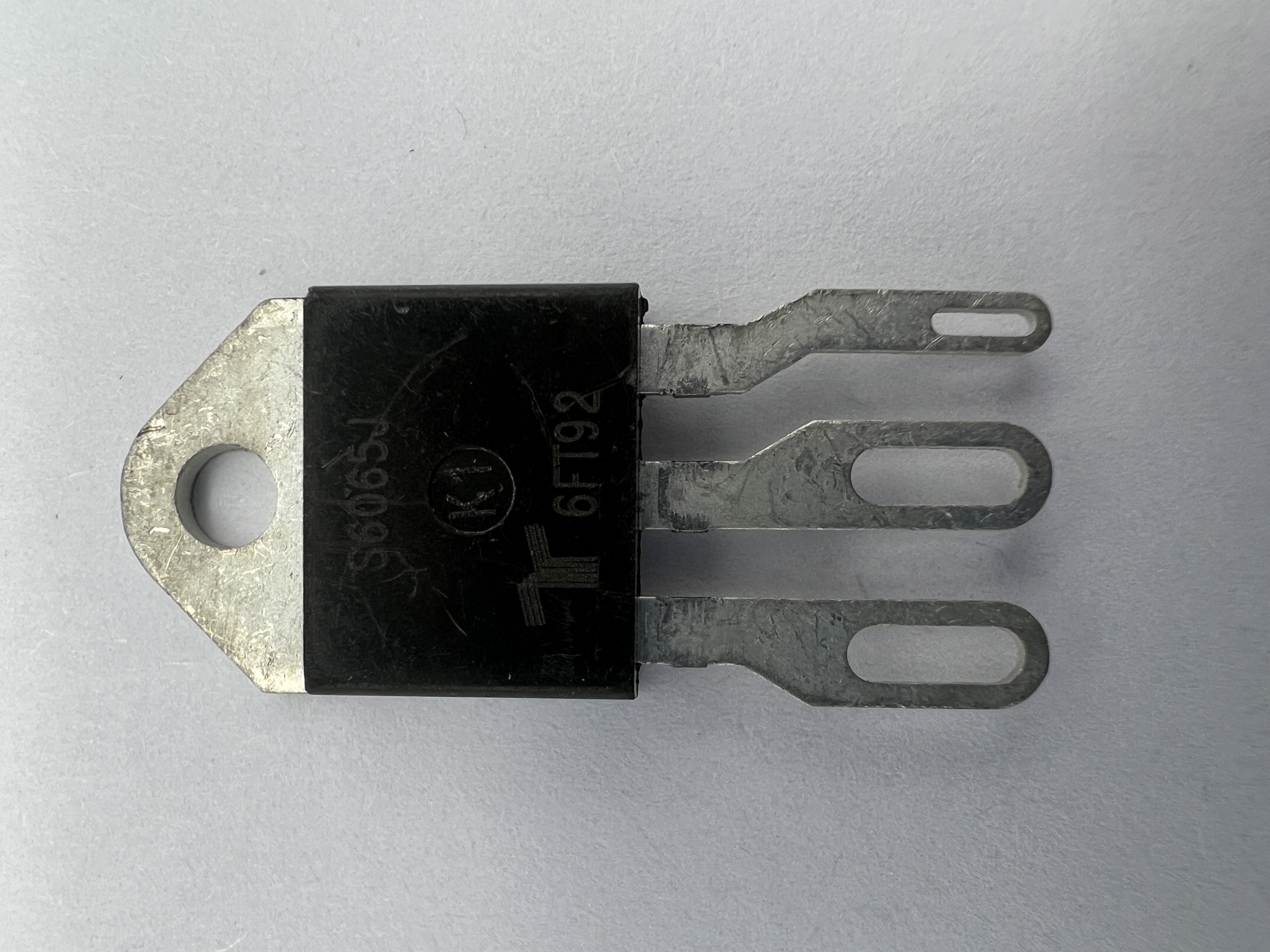 Транзистор S6065J (TO-218)
