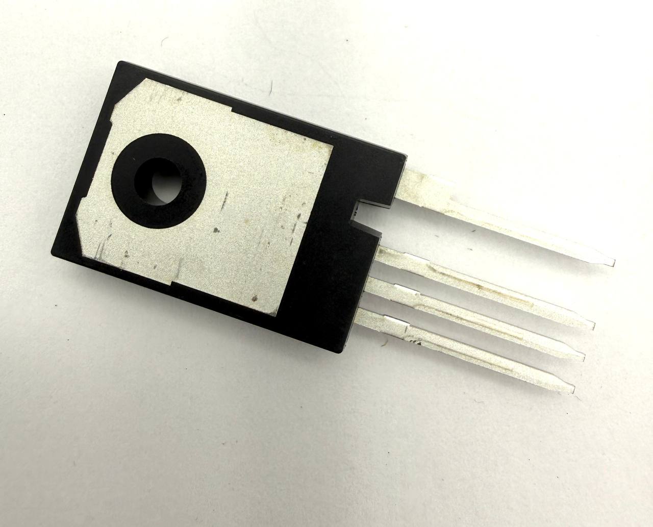 Транзистор B2M040120Z (PG-TO 247-4) 1200 В 73 А