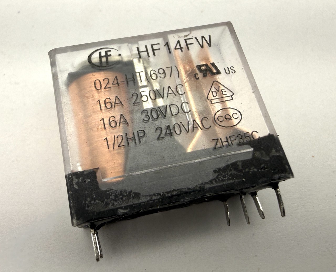 Реле HF14FW 024-HT(697)