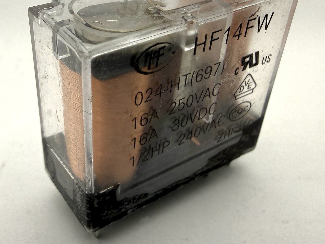 Реле HF14FW 024-HT(697)