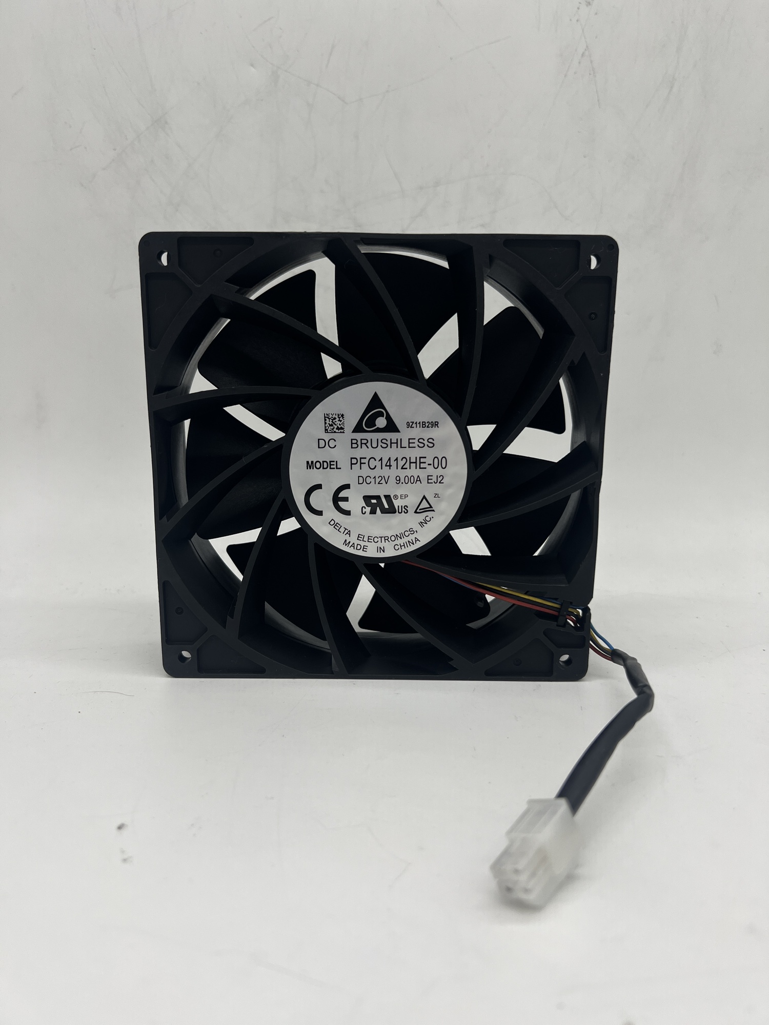 Кулер 140×140×38 мм, 7000 об., 12 В, 9,0 А, 4 pin., DELTA Mod: PFC1412YHE-00, BRUSHLESS Original REF