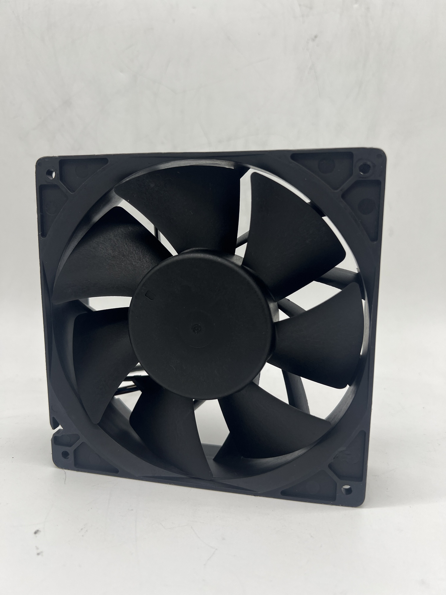Кулер 140×140×38 мм, 7000 об., 12 В, 9,0 А, 4 pin., DELTA Mod: PFC1412YHE-00, BRUSHLESS Original REF