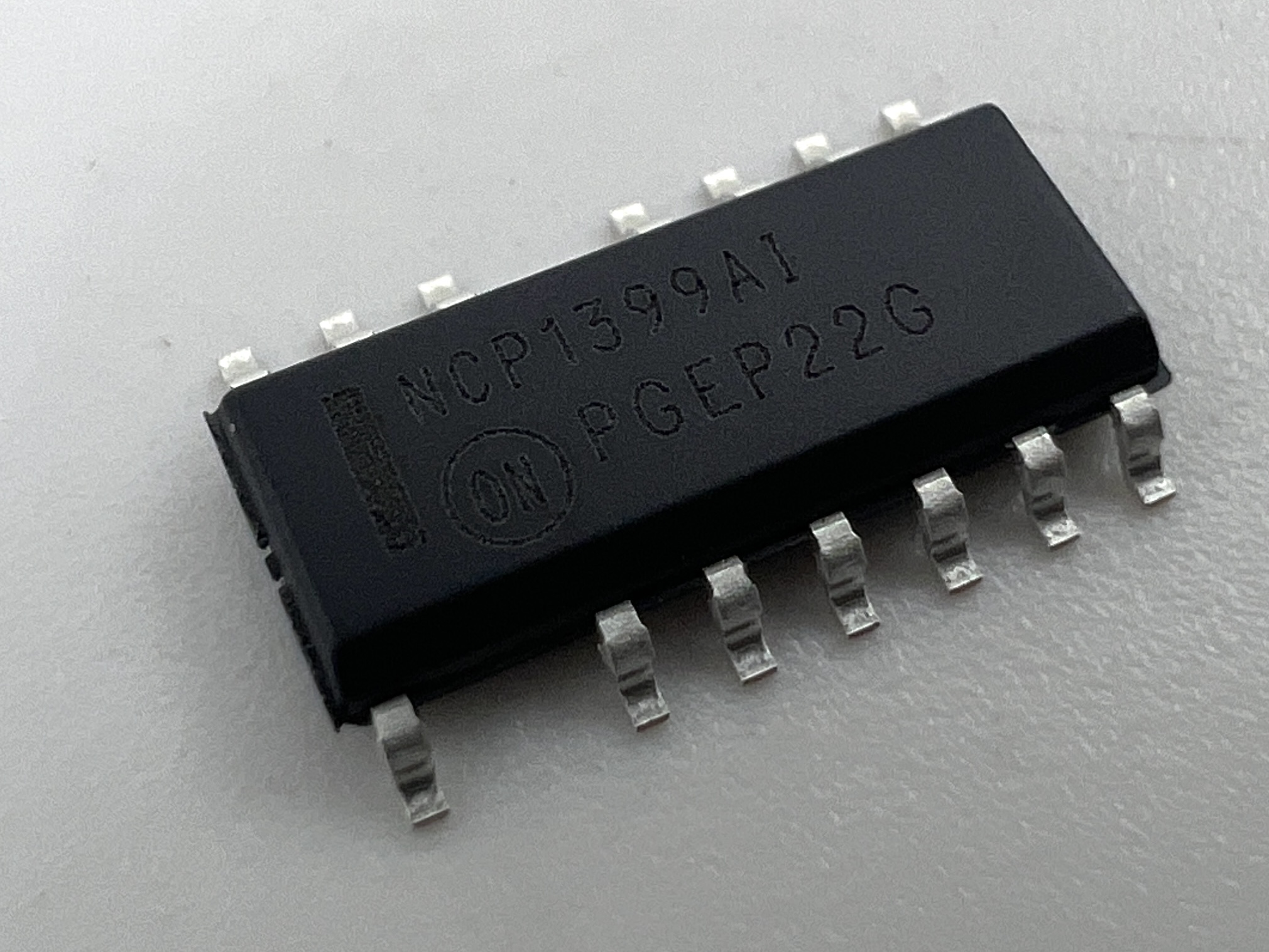 Микросхема NCP1399AI (SOIC-16)