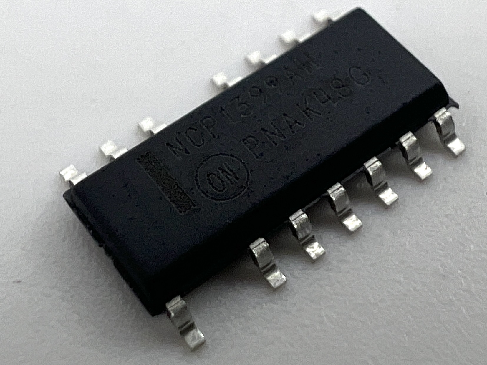 Микросхема NCP1399AH (SOIC-16)