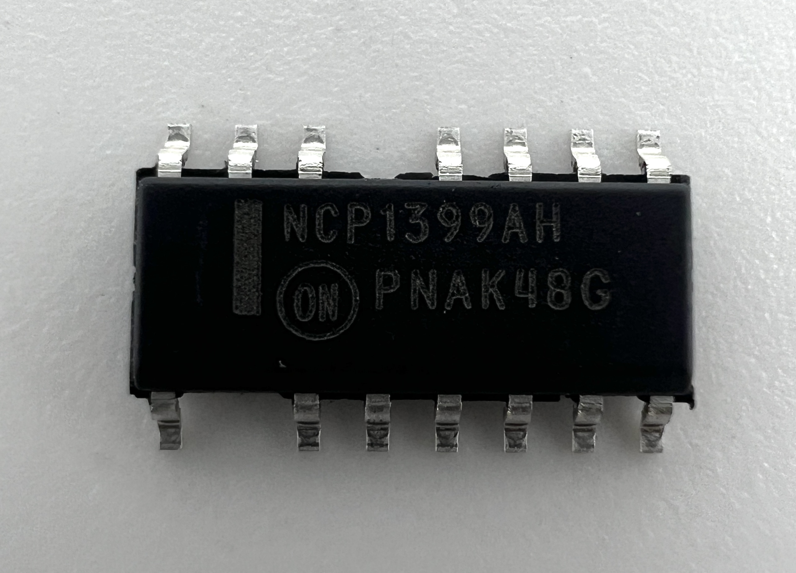Микросхема NCP1399AH (SOIC-16)