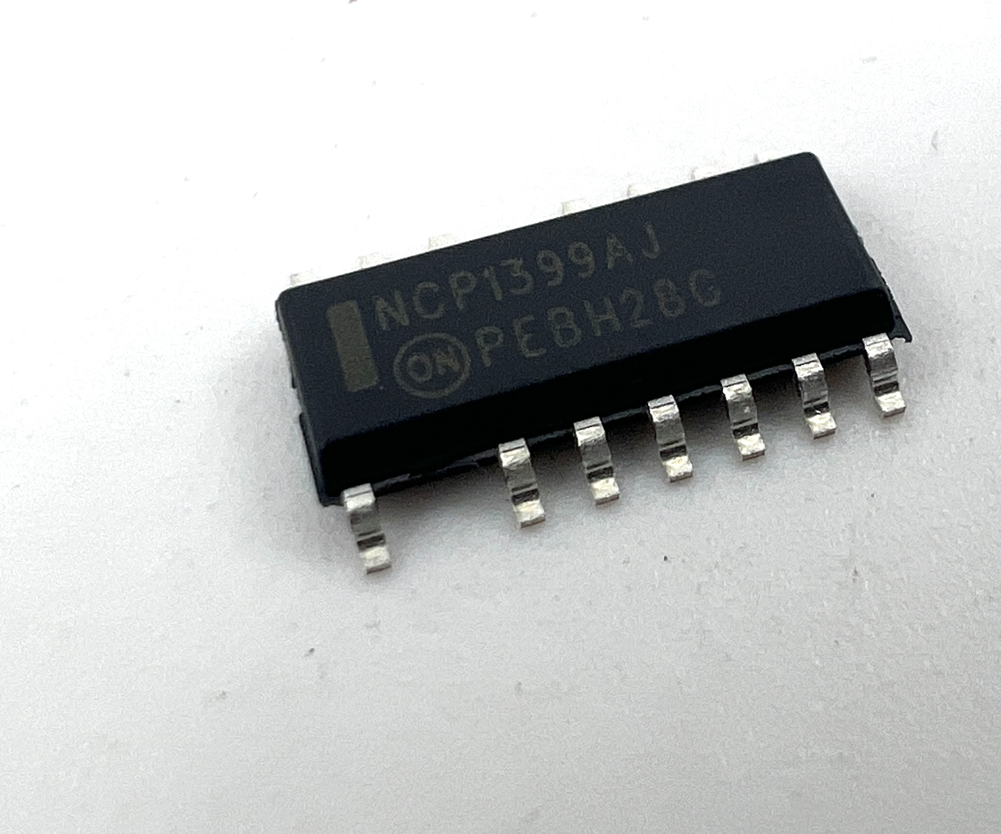 Микросхема NCP1399AJ (SOIC-16)