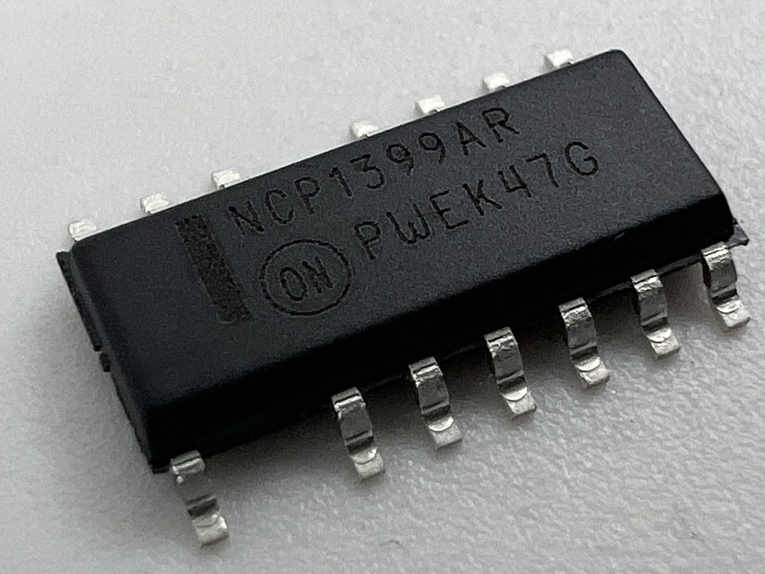 Микросхема NCP1399AR (SOIC-16)