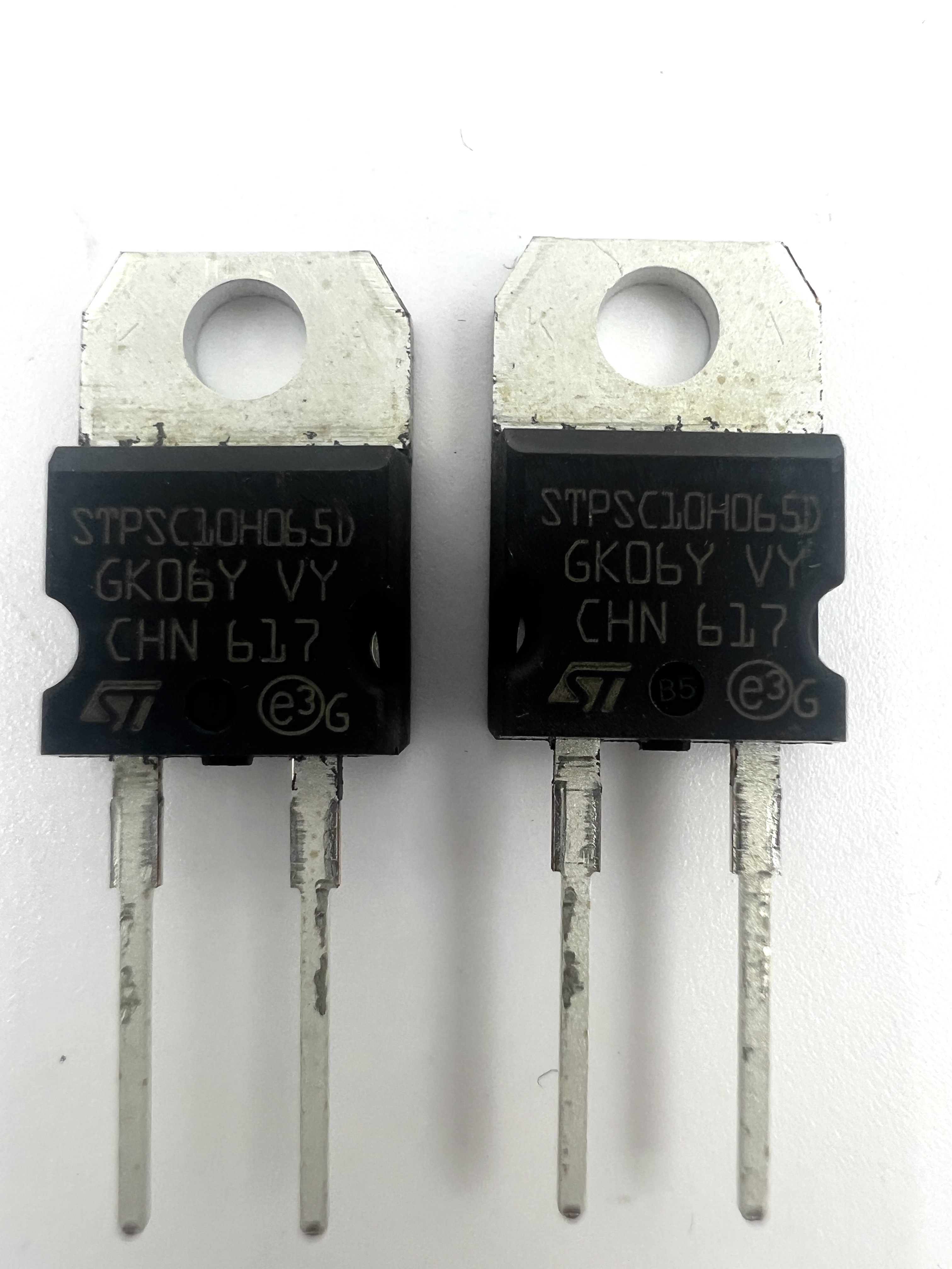 Диод STPSC10H065 (TO-220-2)
