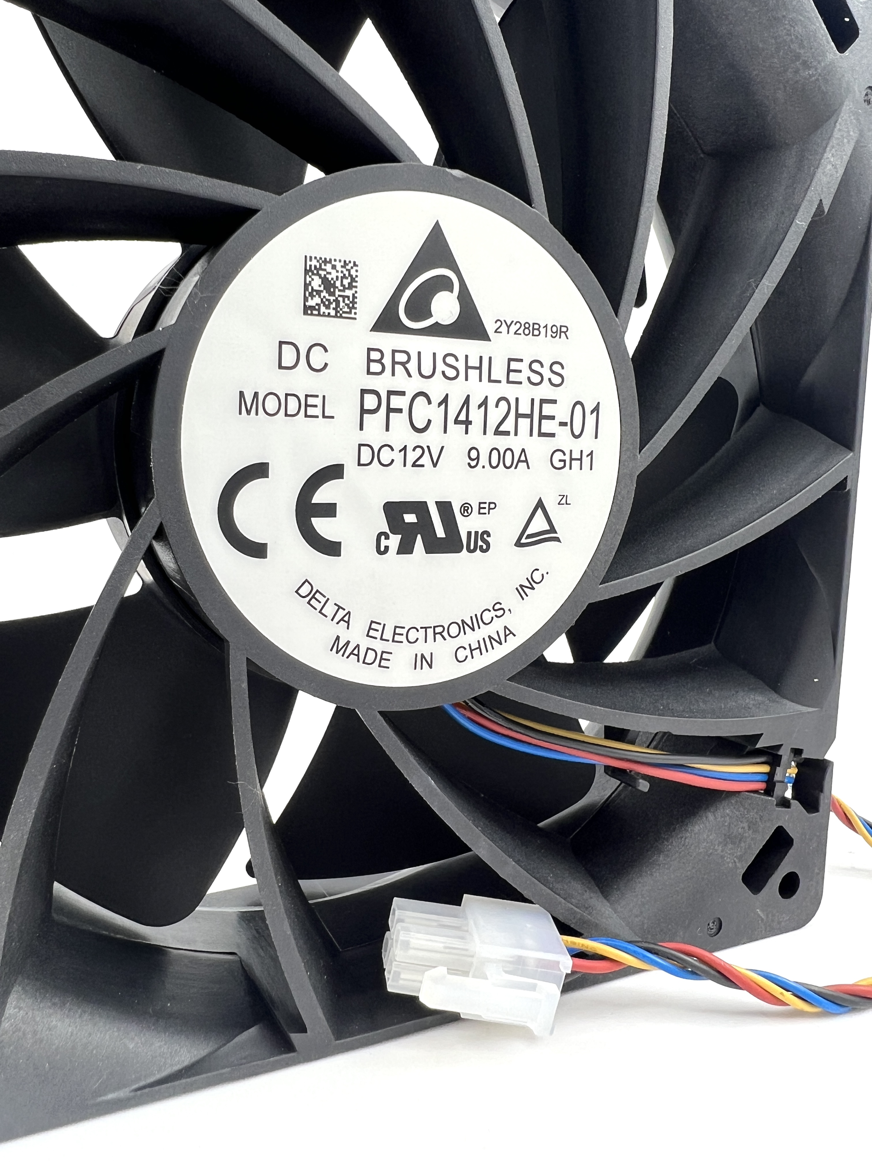 Кулер 140×140×38 мм, 7000 об., 12 В, 9,0 А, 4 pin., DELTA Mod: PFC1412YHE-01, BRUSHLESS Original
