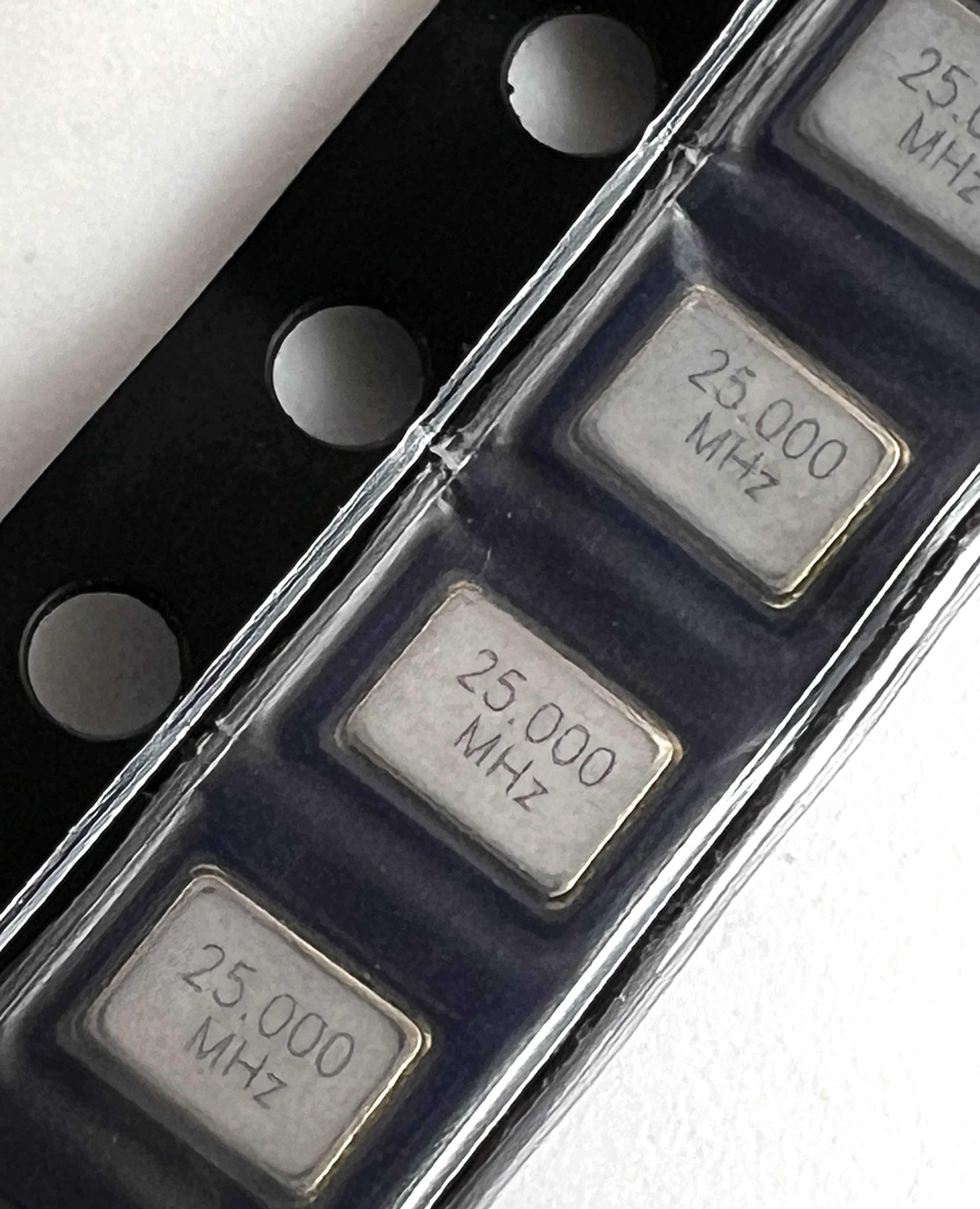 Кварцевый резонатор 25 МГц SMD03225C4 (пассивный)