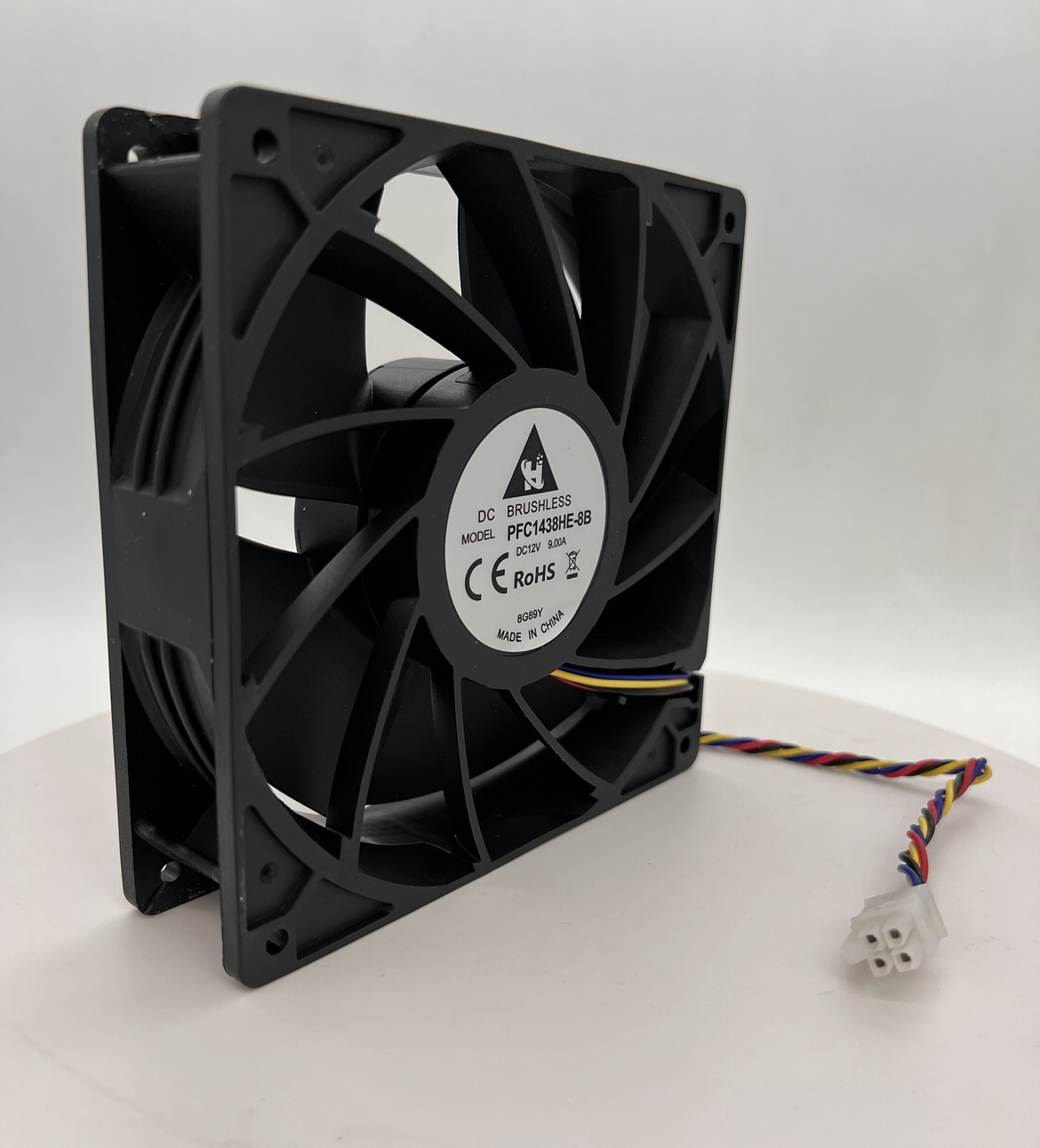 Кулер 140×140×38 мм, 7000 об., 12 В, 9,0 А, 4 pin., Whatsminer Mod: PFC1438YHE-8B, BRUSHLESS