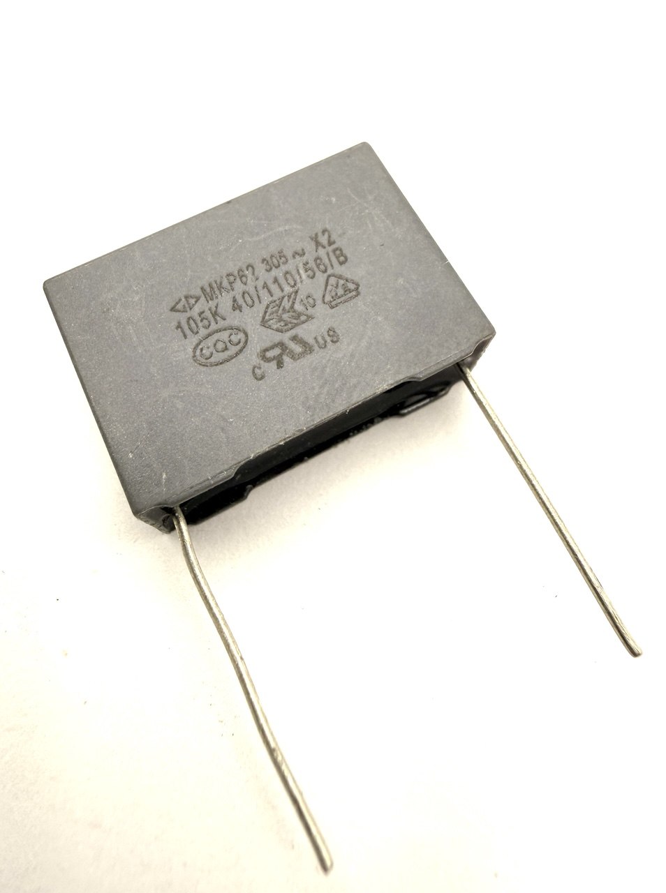 Конденсатор MKP62 305~X2 105K 40/110/56/B