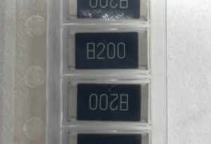 Резистор 820R SMD, корпус 2512 (1 Watt)