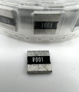 R001 SMD резистор корпус 2725 (4 Watt)