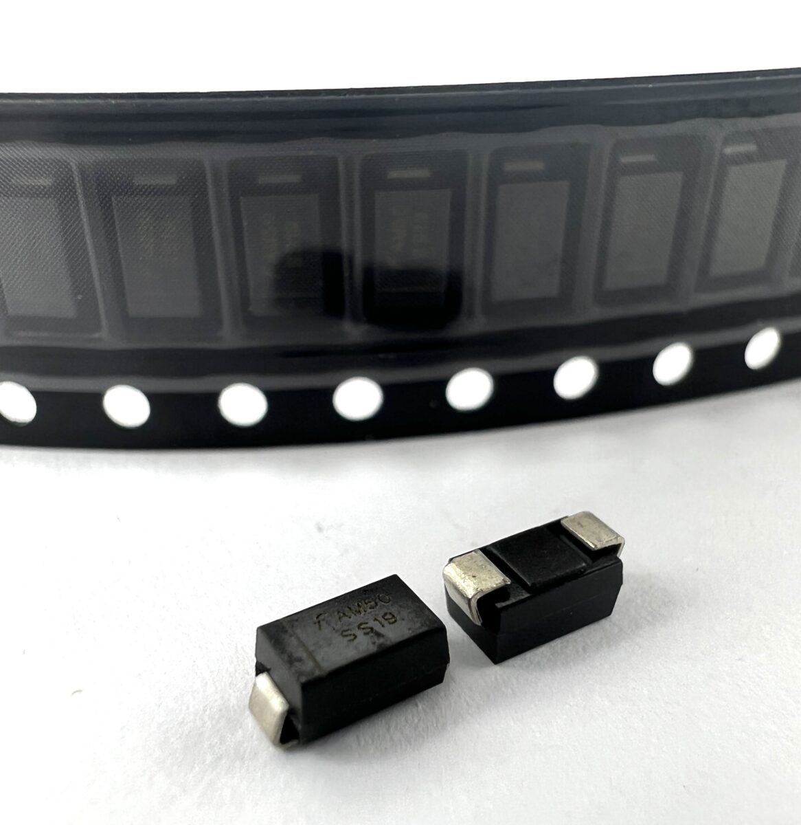 Диод SS19 (SK19) (1A 90V) SMA — изображение 2